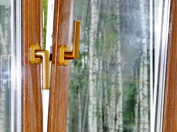 Створки пластикового окна Рехау с внутренней ламинацией Ренолит Золотой Дуб